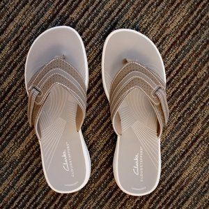 Women’s Cloudsteppers - Brinkley Flip Flops – Taupe – Size 7 - Brand New
